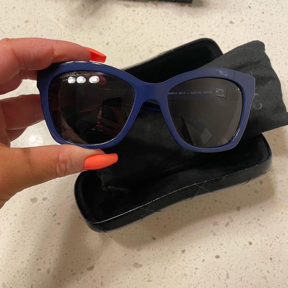 CHANEL SUNNIES